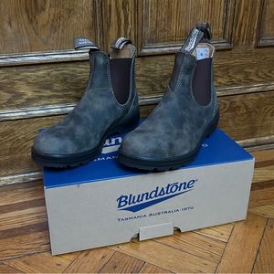 Rustic Brown Blundstone 585, Women’s US 8.5 (New In Box, Never Worn)